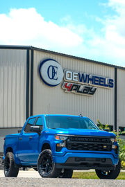 CHEVROLET SILVERADO 4PLAY WHEELS 4P55 22X10 33X12.5X22 TOYO TIRE 2.5 INCH LEVELING KIT SUSPENSION